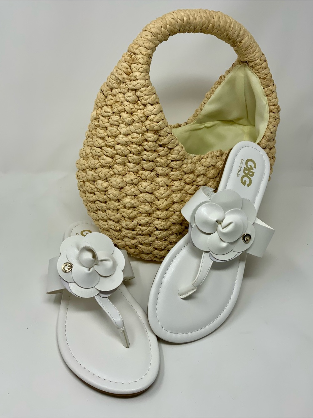 GBG Los Angeles White Floral Toe-Post Sandals - NWOT